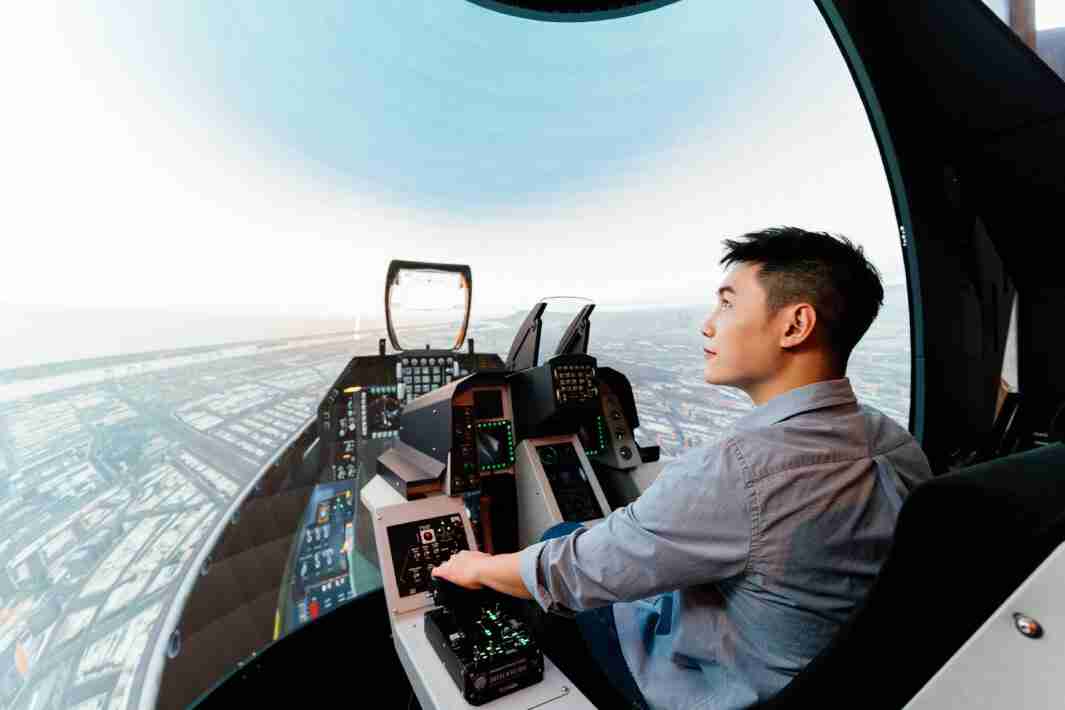 william威廉中文官网以P1.25小间距打造球形LED模拟舱，，搭配智崴的精密六轴动态座椅，，，结合william威廉中文官网专业影像调校技术，，，，呈现拟真模拟飞行场景