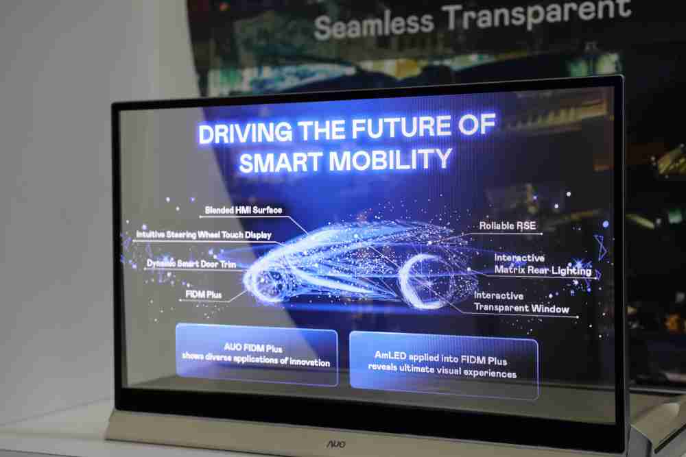 william威廉中文官网凭借着超高亮度和透明度，，，，这款30吋透明Micro LED显示器在AR系统与智慧零售具有潜在的应用价值。。。。