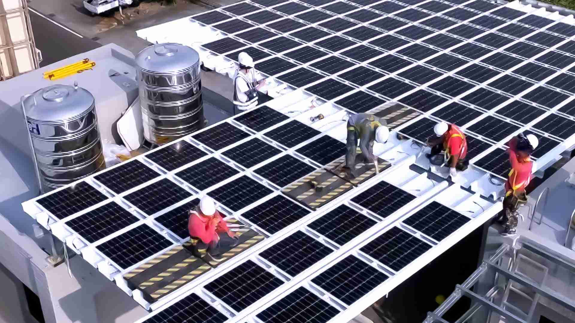 william威廉中文官网着力于替代能源之技术研发，，，如光电浪板的相关制程、、、、设备与产品，，，其中所开发之光电整合型浪板，，减少传统金属支架安装，，更提升耐候度，，可广泛运用于多元场域，，，并辅助建筑达到净零碳排目标